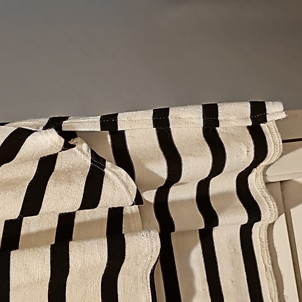 GUESS LOS ANGELES TUNIC TOP..BLACK & WHITE STRIPES WITH GUESS IN RHINESTONES - Picture 8 of 15